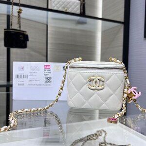 Classic CHANEL Bag: A Stylish and Versatile Choice for Elegance